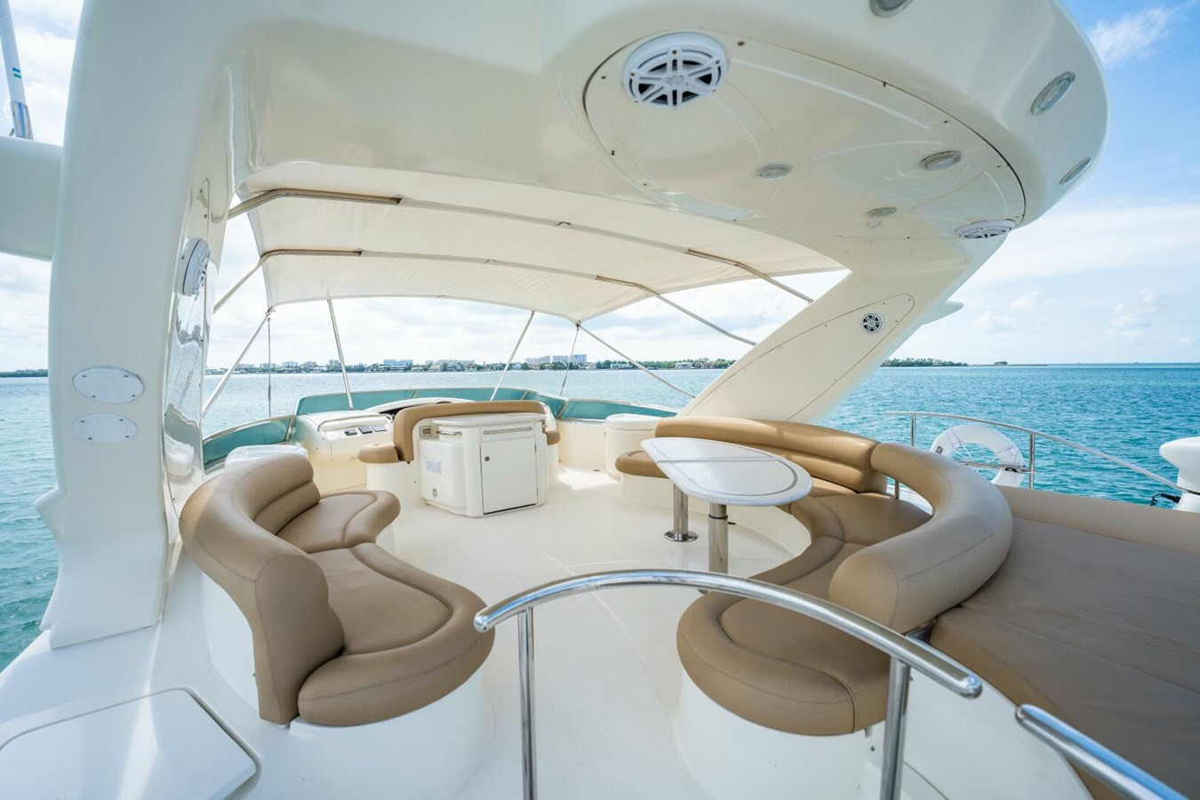 https://arconyachts.ams3.digitaloceanspaces.com/89663/conversions/large_4837028-optimize.jpg