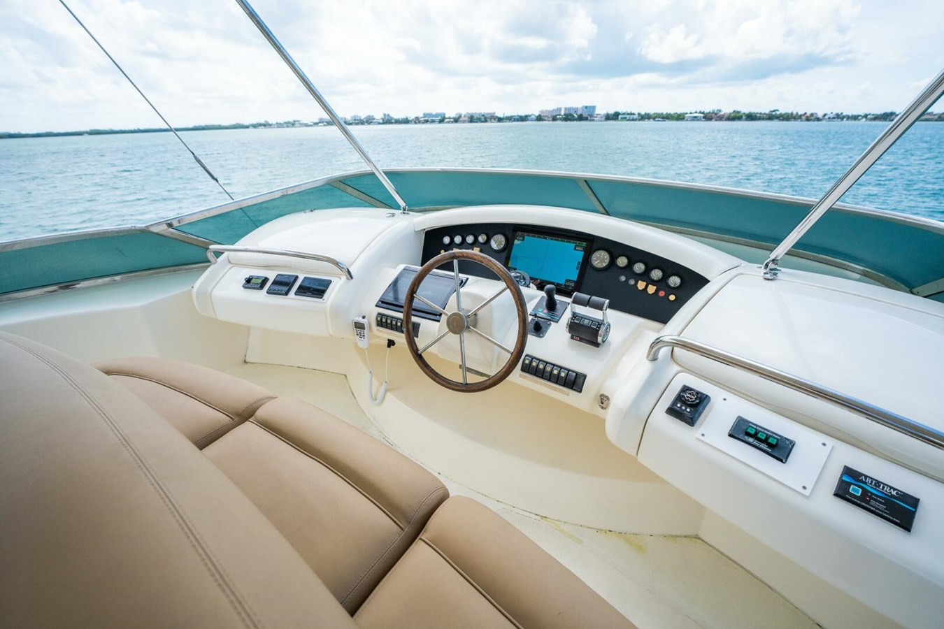 https://arconyachts.ams3.digitaloceanspaces.com/89665/conversions/large_4837029-optimize.jpg