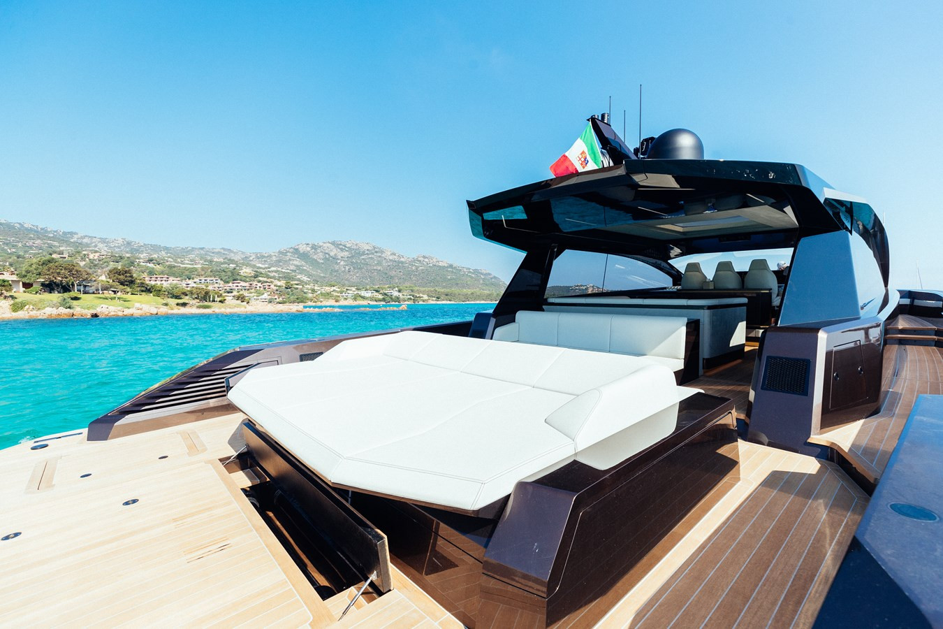 https://arconyachts.ams3.digitaloceanspaces.com/89696/conversions/large_4032379-optimize.jpg