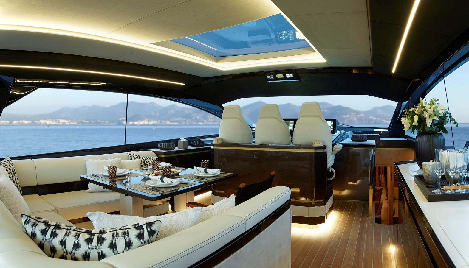 https://arconyachts.ams3.digitaloceanspaces.com/89719/conversions/large_4032386-optimize.jpg