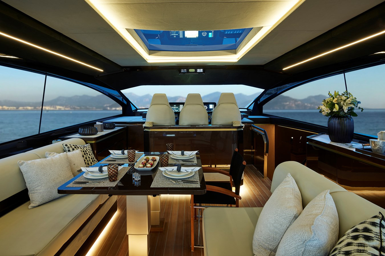 https://arconyachts.ams3.digitaloceanspaces.com/89720/conversions/large_4032387-optimize.jpg