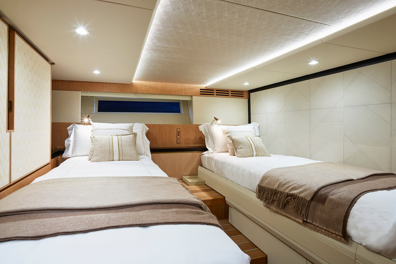 https://arconyachts.ams3.digitaloceanspaces.com/89755/conversions/large_4032401-optimize.jpg