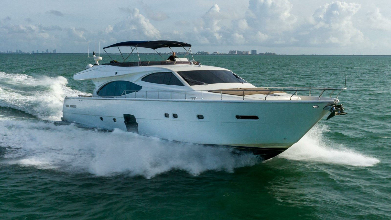 https://arconyachts.ams3.digitaloceanspaces.com/89815/conversions/large_3499615-optimize.jpg