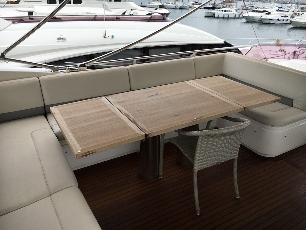 https://arconyachts.ams3.digitaloceanspaces.com/89816/conversions/large_2516160-optimize.jpg
