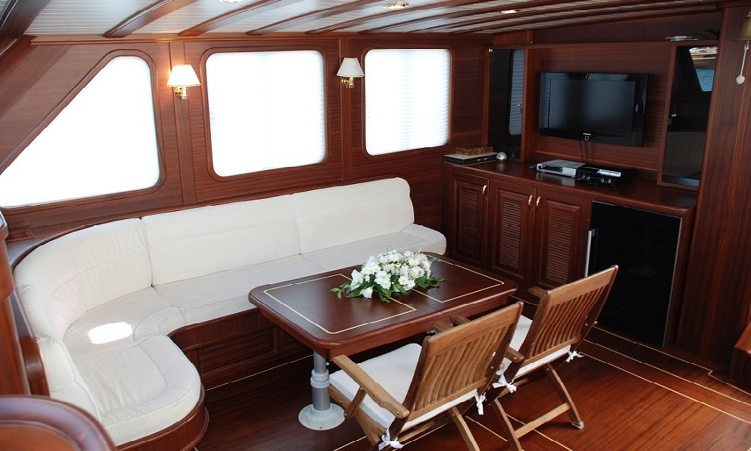 https://arconyachts.ams3.digitaloceanspaces.com/89964/conversions/large_4166702-optimize.jpg
