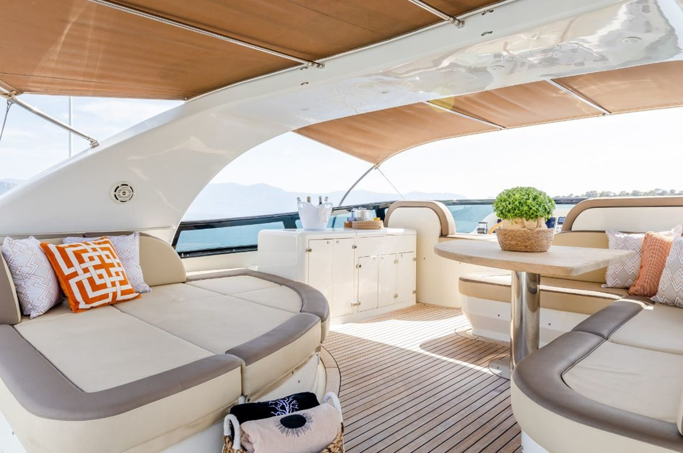 https://arconyachts.ams3.digitaloceanspaces.com/89969/conversions/large_3967313-optimize.jpg