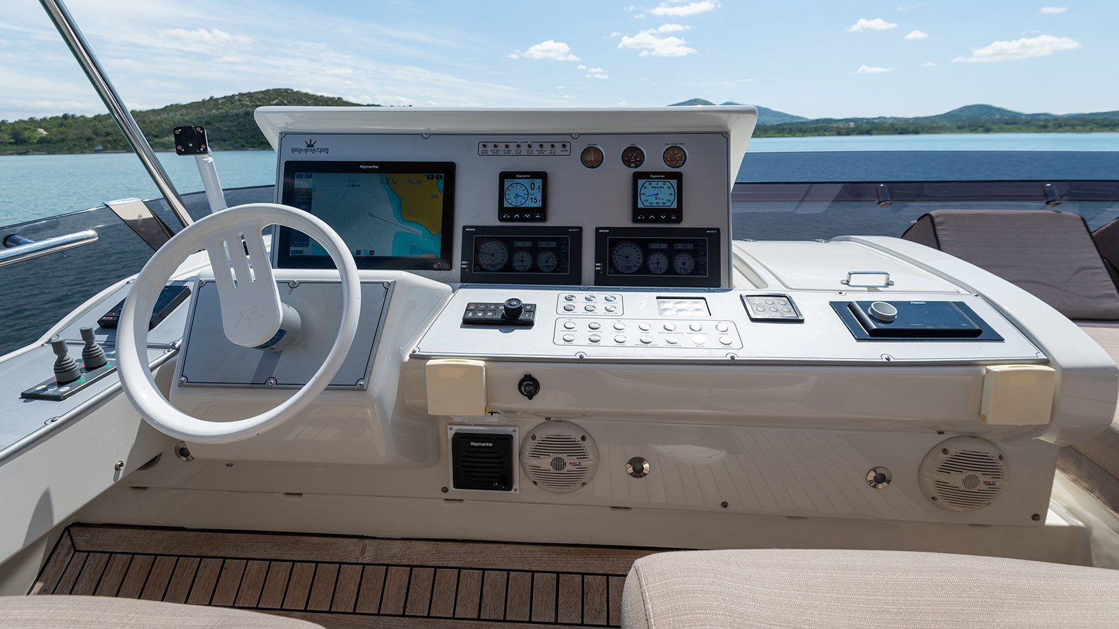 https://arconyachts.ams3.digitaloceanspaces.com/89980/conversions/large_3977940-optimize.jpg