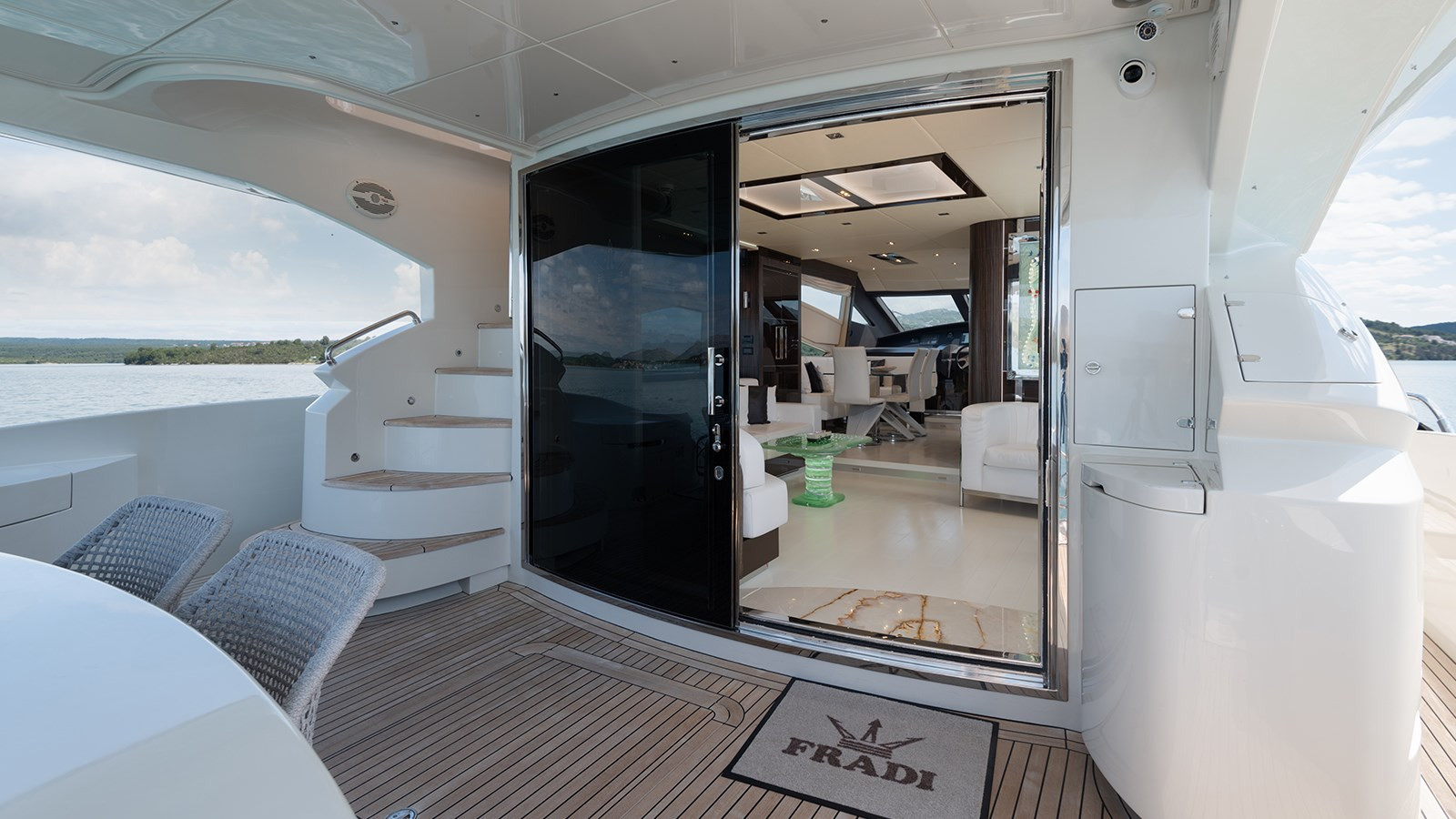 https://arconyachts.ams3.digitaloceanspaces.com/89989/conversions/large_3977937-optimize.jpg