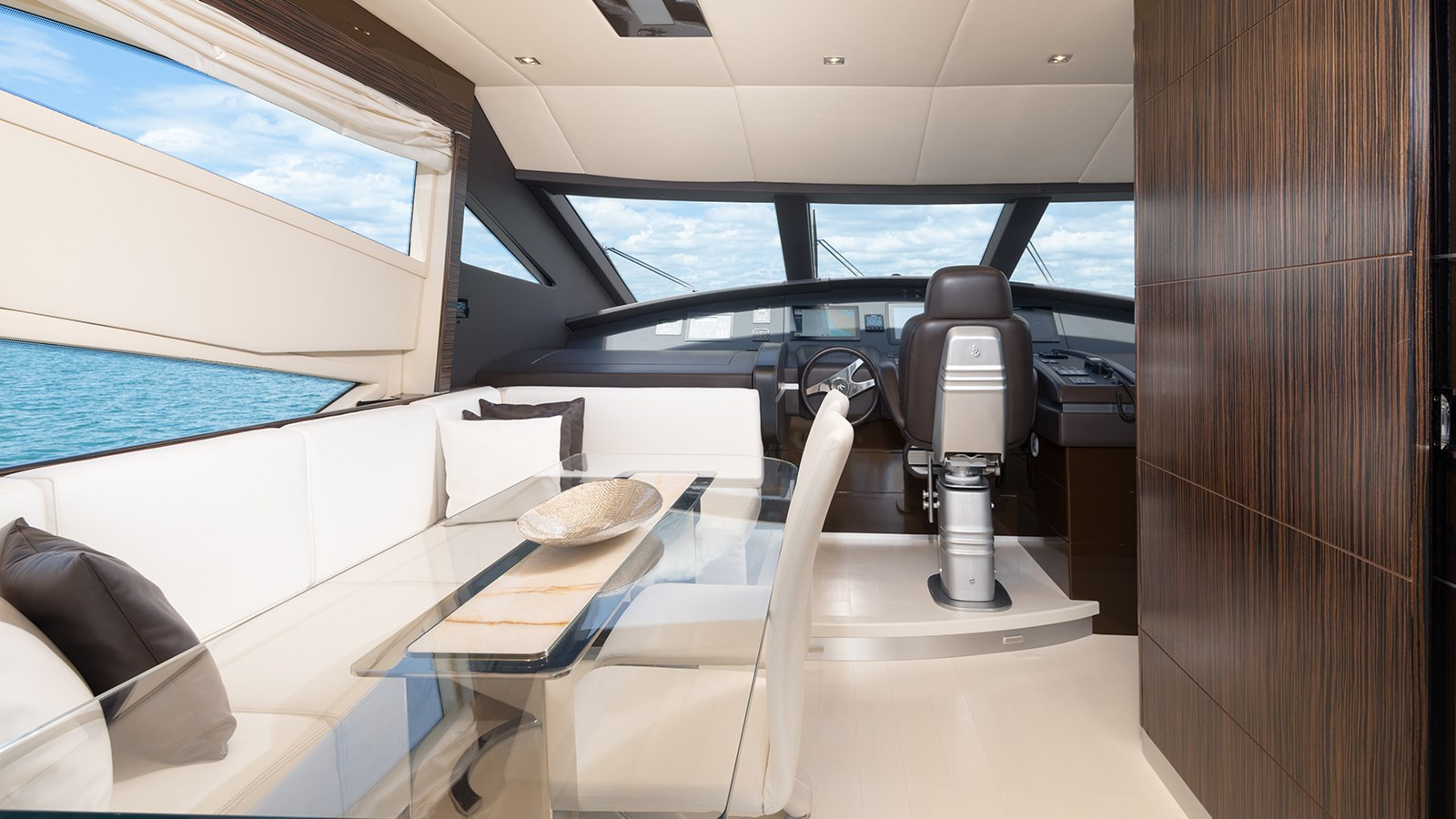 https://arconyachts.ams3.digitaloceanspaces.com/89998/conversions/large_3977975-optimize.jpg