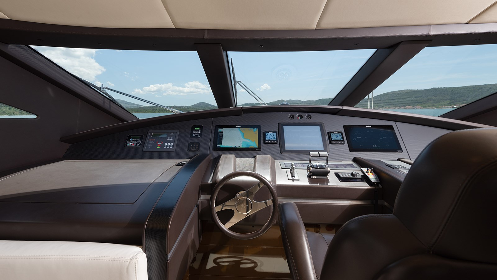 https://arconyachts.ams3.digitaloceanspaces.com/90006/conversions/large_3977973-optimize.jpg