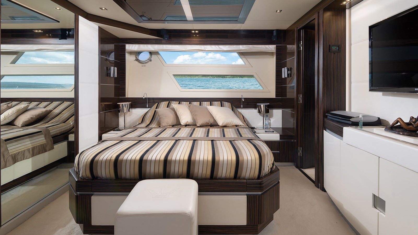 https://arconyachts.ams3.digitaloceanspaces.com/90009/conversions/large_3977972-optimize.jpg