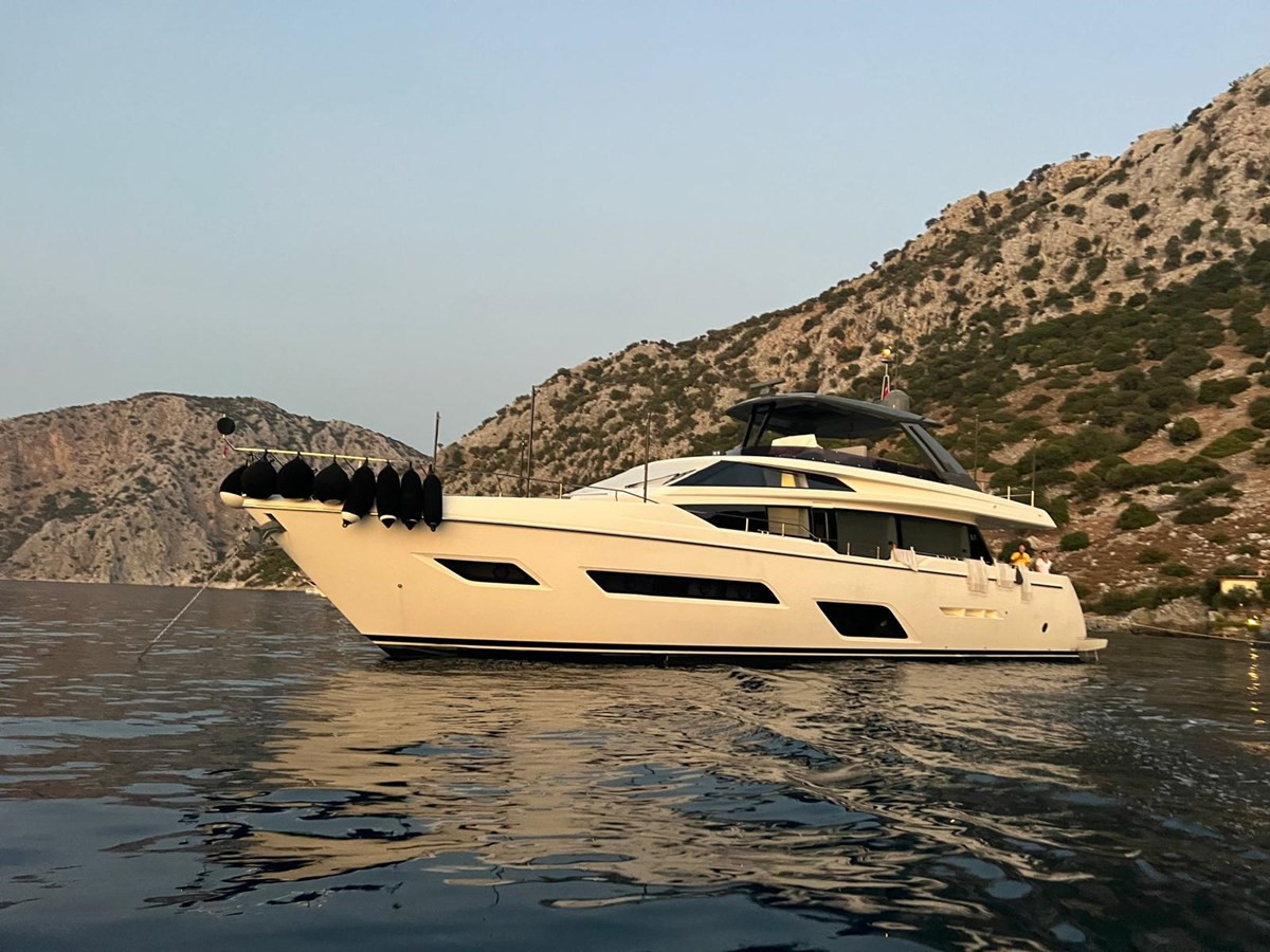 https://arconyachts.ams3.digitaloceanspaces.com/90010/conversions/large_4509901-optimize.jpg