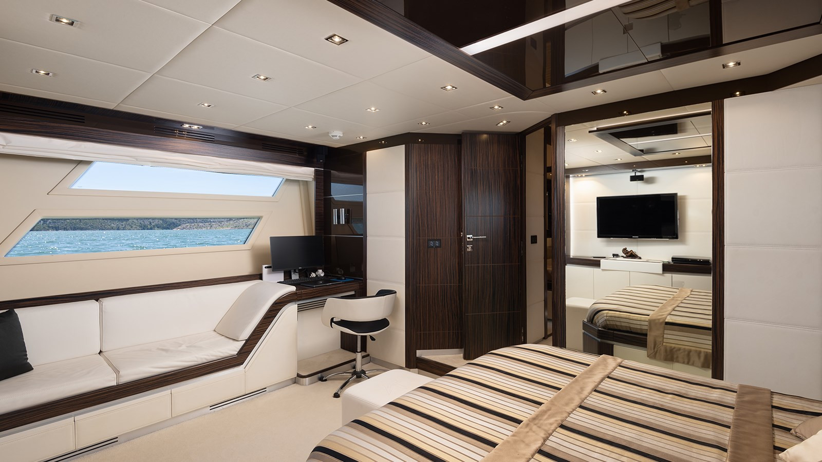 https://arconyachts.ams3.digitaloceanspaces.com/90015/conversions/large_3977970-optimize.jpg