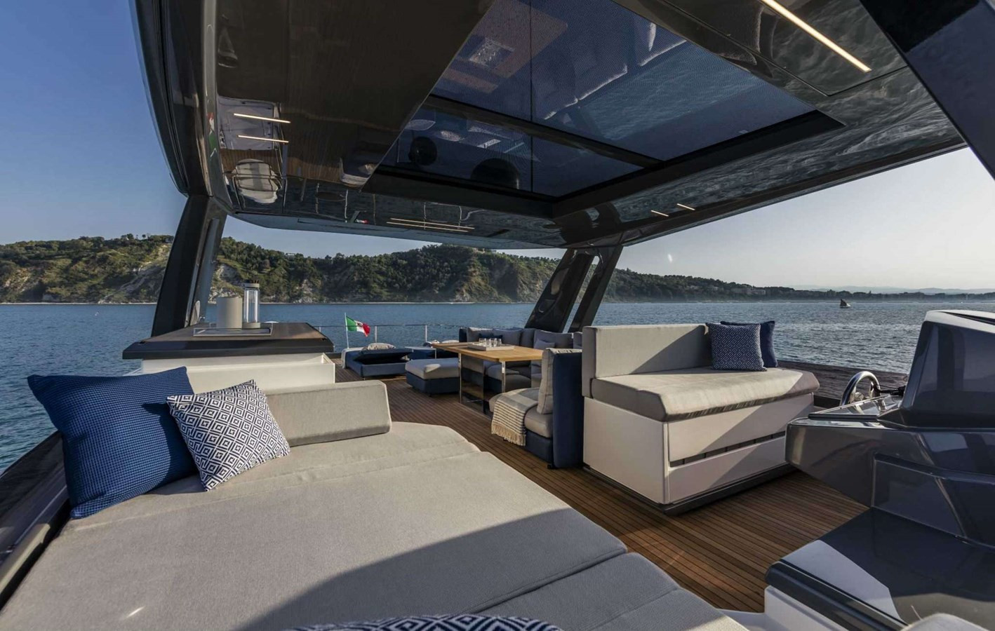 https://arconyachts.ams3.digitaloceanspaces.com/90032/conversions/large_4509907-optimize.jpg