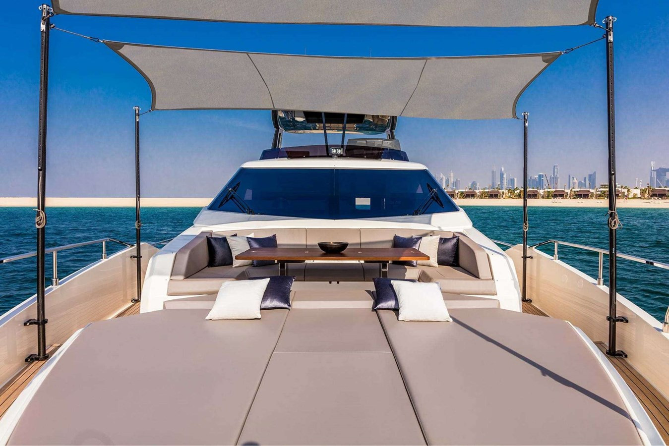 https://arconyachts.ams3.digitaloceanspaces.com/90045/conversions/large_4509912-optimize.jpg