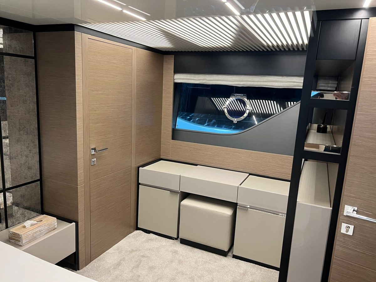 https://arconyachts.ams3.digitaloceanspaces.com/90054/conversions/large_4509916-optimize.jpg