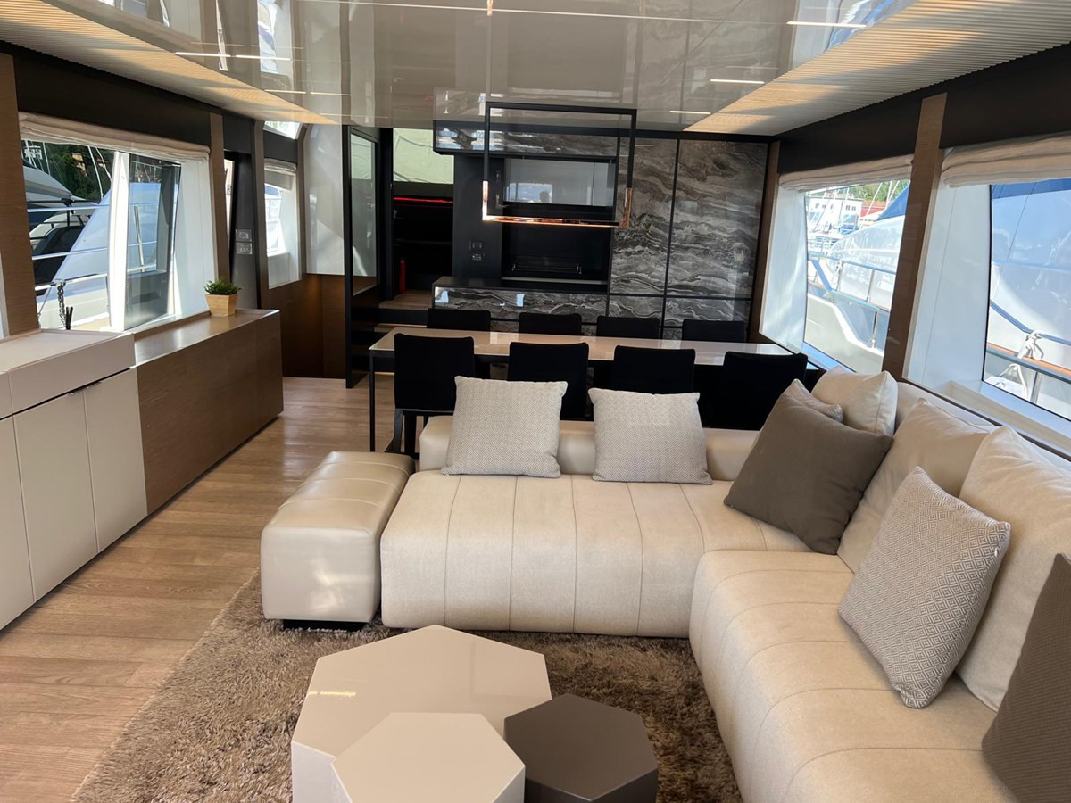 https://arconyachts.ams3.digitaloceanspaces.com/90068/conversions/large_4509921-optimize.jpg