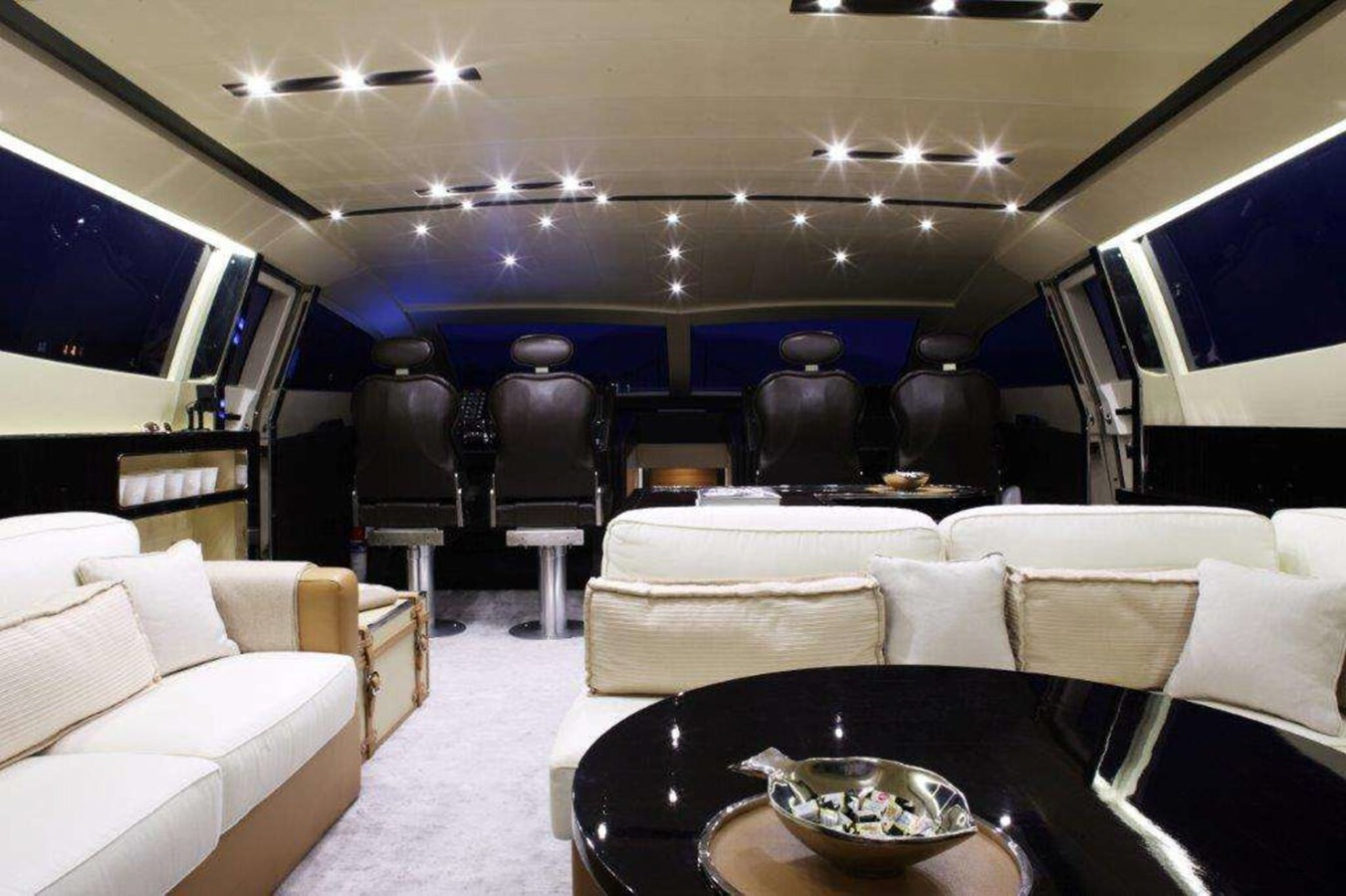 https://arconyachts.ams3.digitaloceanspaces.com/90125/conversions/large_3803782-optimize.jpg