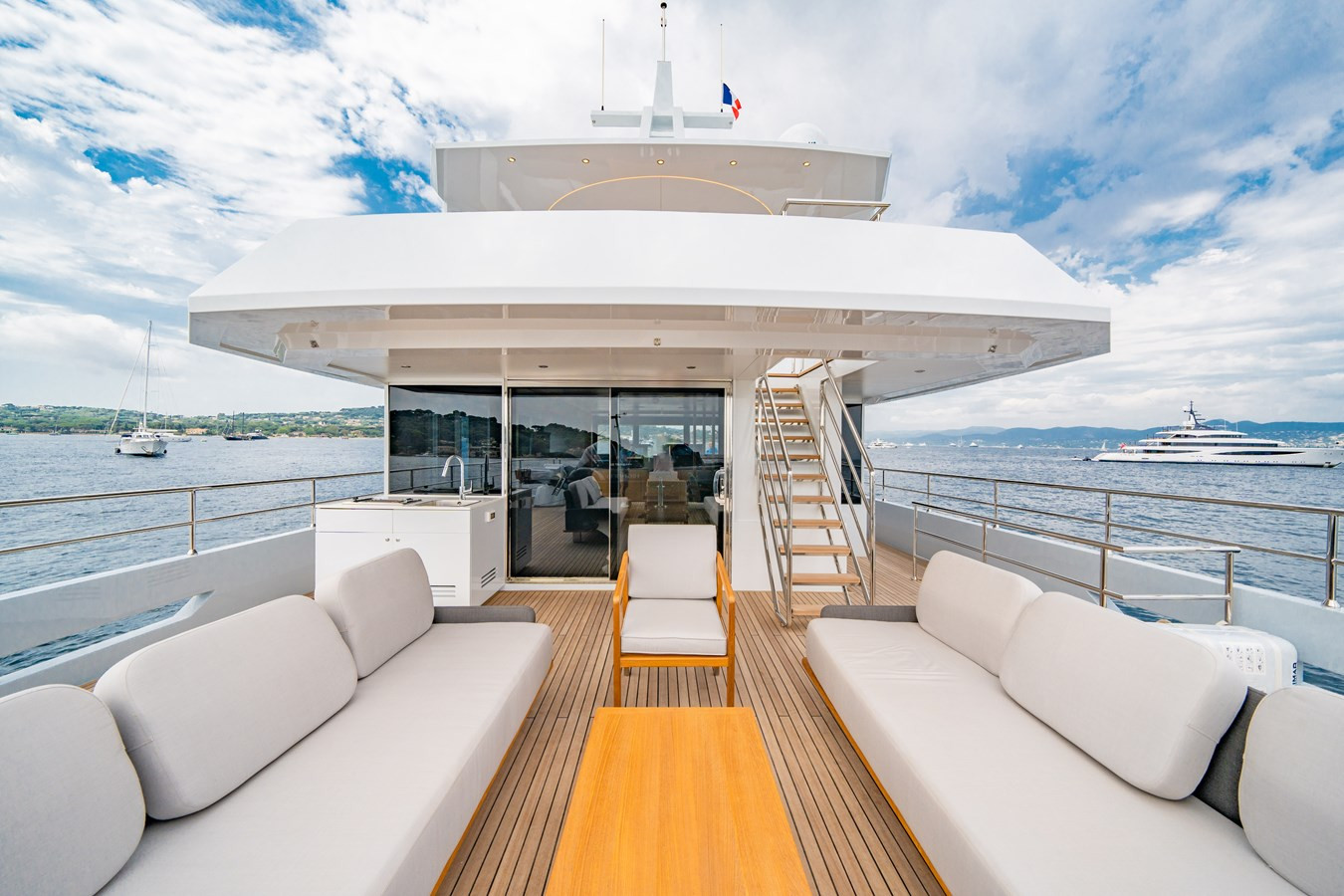 https://arconyachts.ams3.digitaloceanspaces.com/90133/conversions/large_4280718-optimize.jpg