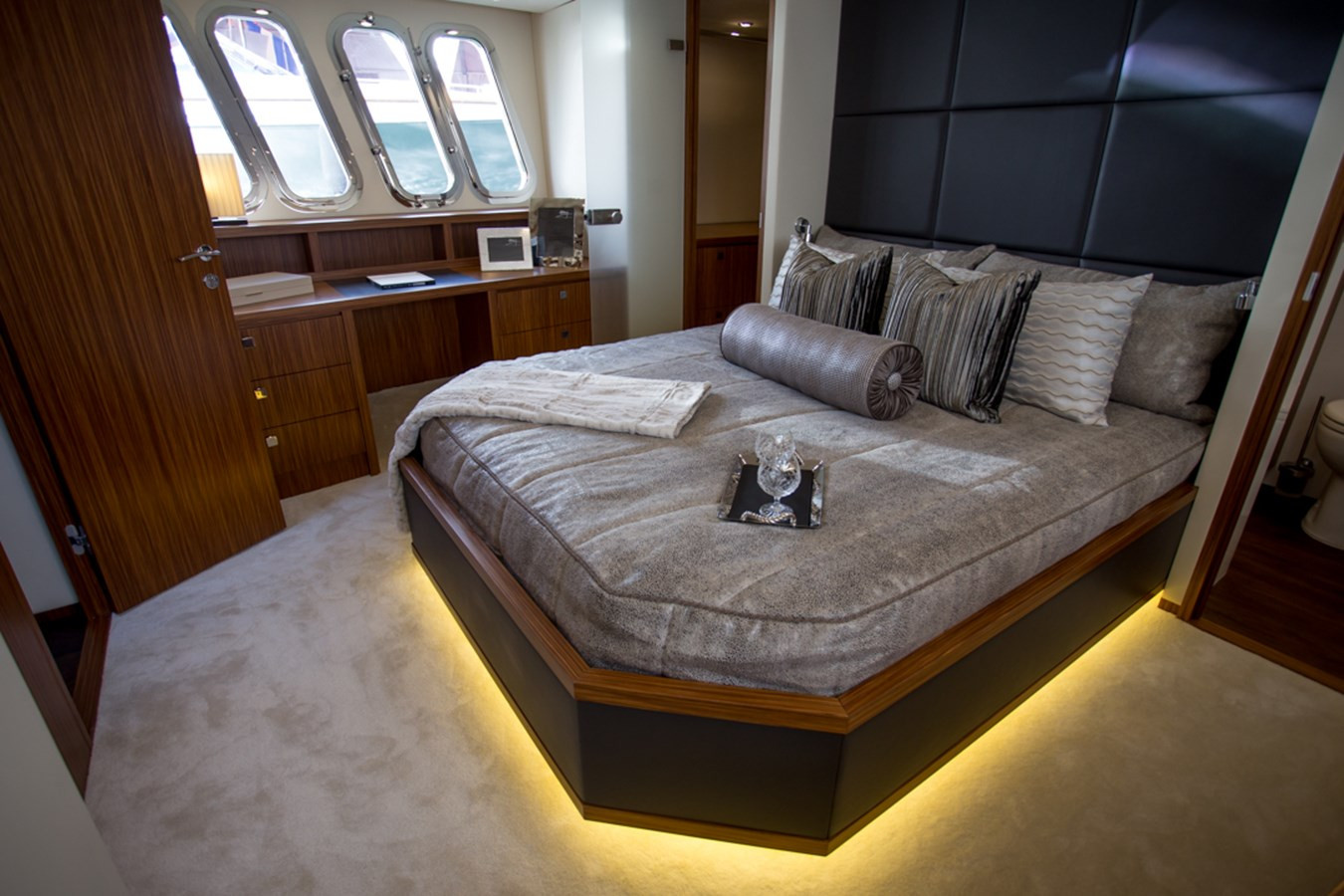 https://arconyachts.ams3.digitaloceanspaces.com/90162/conversions/large_4493124-optimize.jpg