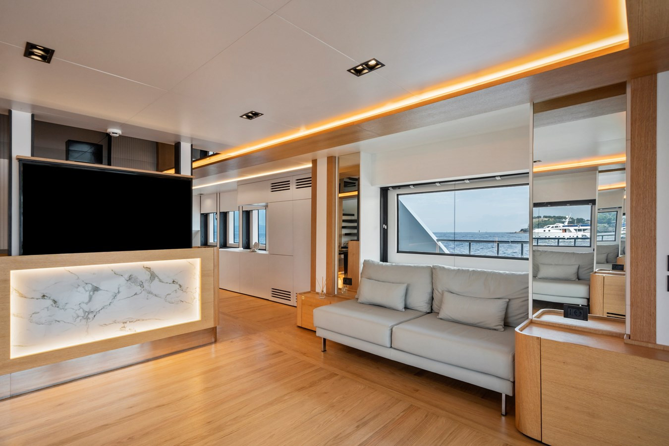 https://arconyachts.ams3.digitaloceanspaces.com/90179/conversions/large_4280735-optimize.jpg