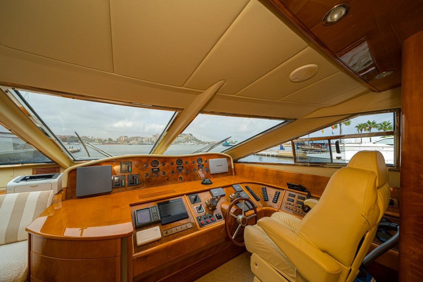 https://arconyachts.ams3.digitaloceanspaces.com/90243/conversions/large_4618395-optimize.jpg