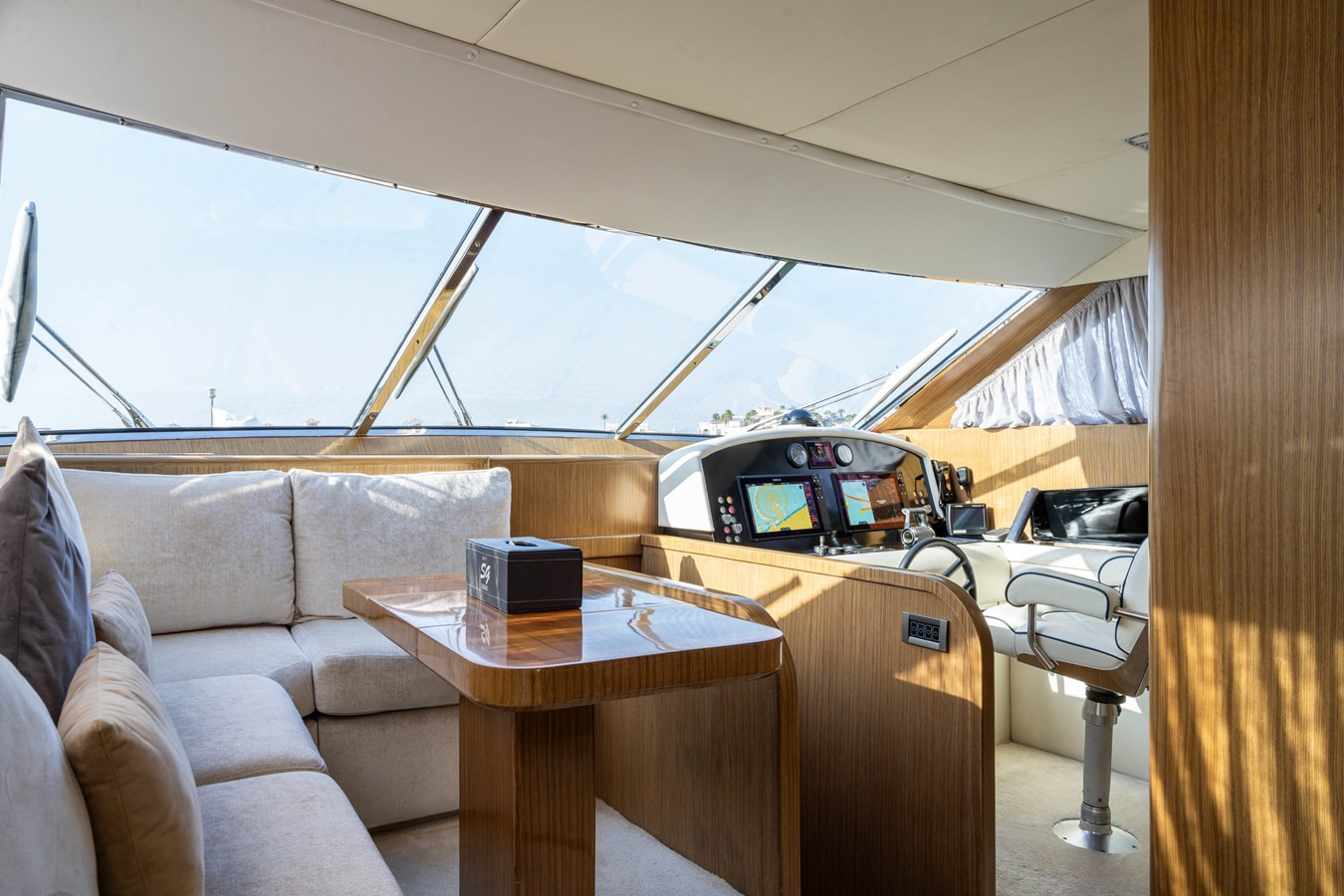 https://arconyachts.ams3.digitaloceanspaces.com/90312/conversions/large_4829995-optimize.jpg
