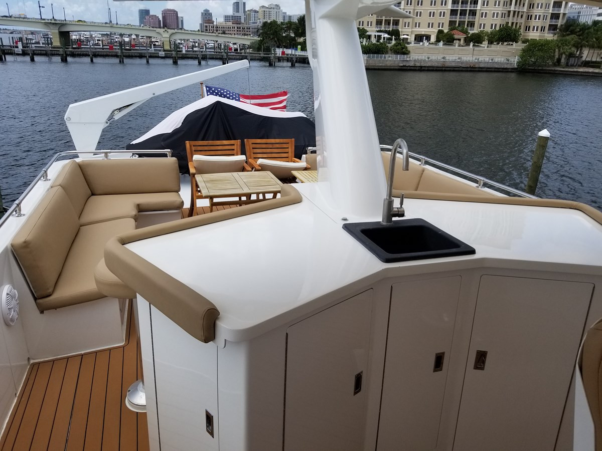 https://arconyachts.ams3.digitaloceanspaces.com/90340/conversions/large_3751140-optimize.jpg
