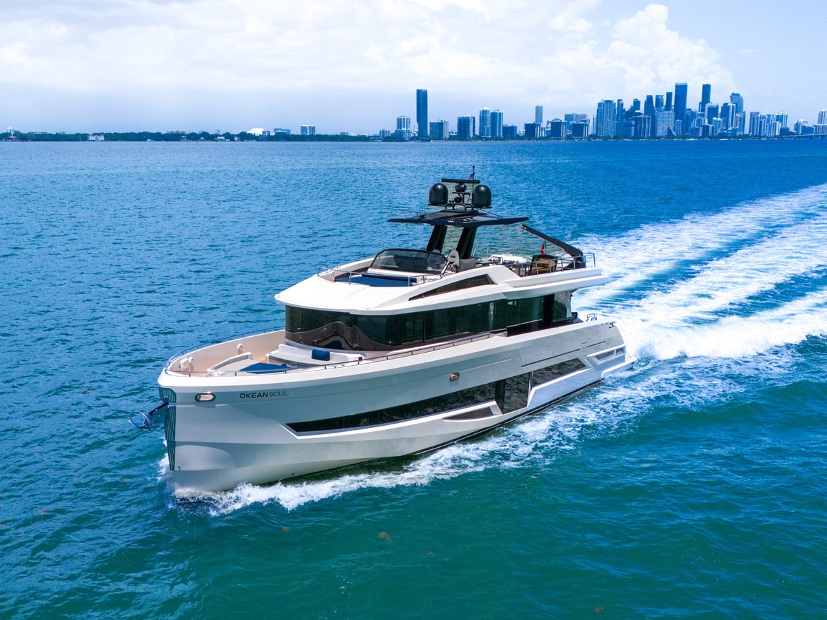 https://arconyachts.ams3.digitaloceanspaces.com/90369/conversions/large_4738403-optimize.jpg