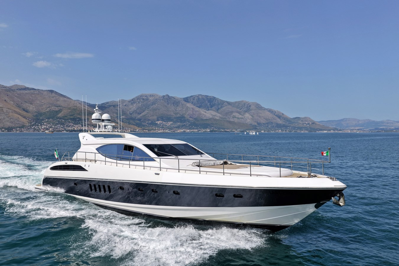 https://arconyachts.ams3.digitaloceanspaces.com/90425/conversions/large_4769975-optimize.jpg