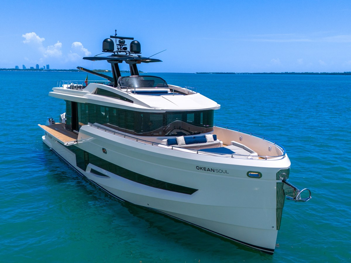 https://arconyachts.ams3.digitaloceanspaces.com/90440/conversions/large_4738427-optimize.jpg