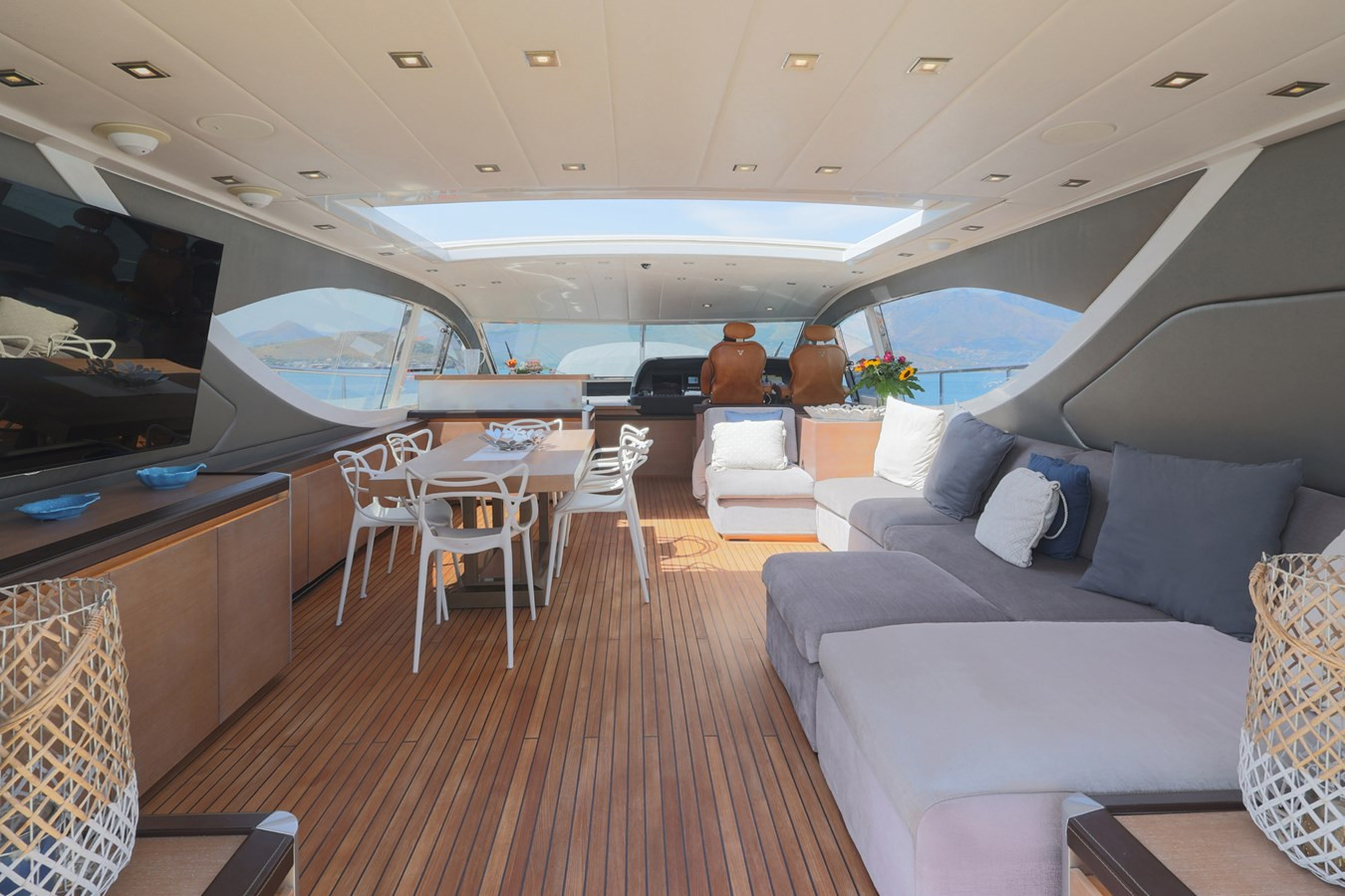 https://arconyachts.ams3.digitaloceanspaces.com/90441/conversions/large_4769984-optimize.jpg