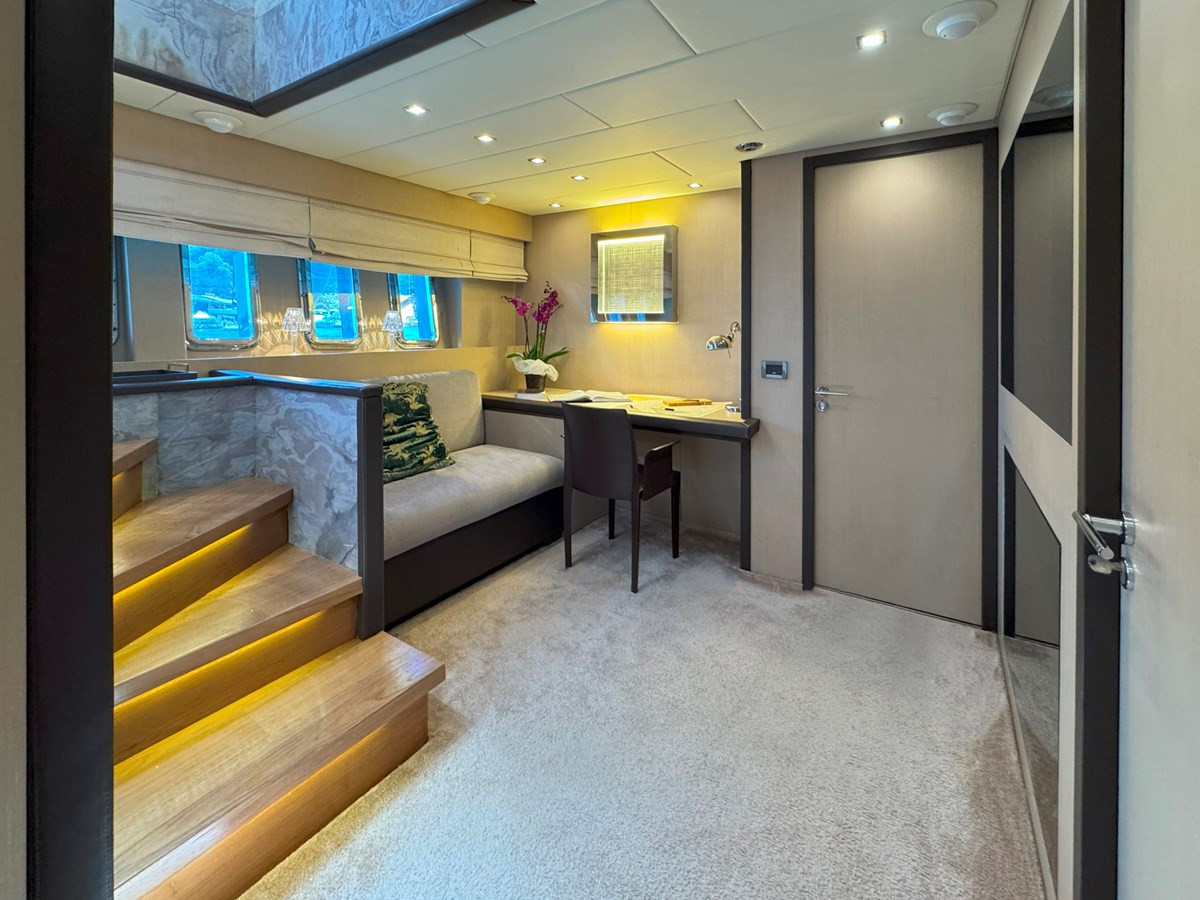 https://arconyachts.ams3.digitaloceanspaces.com/90463/conversions/large_4769985-optimize.jpg