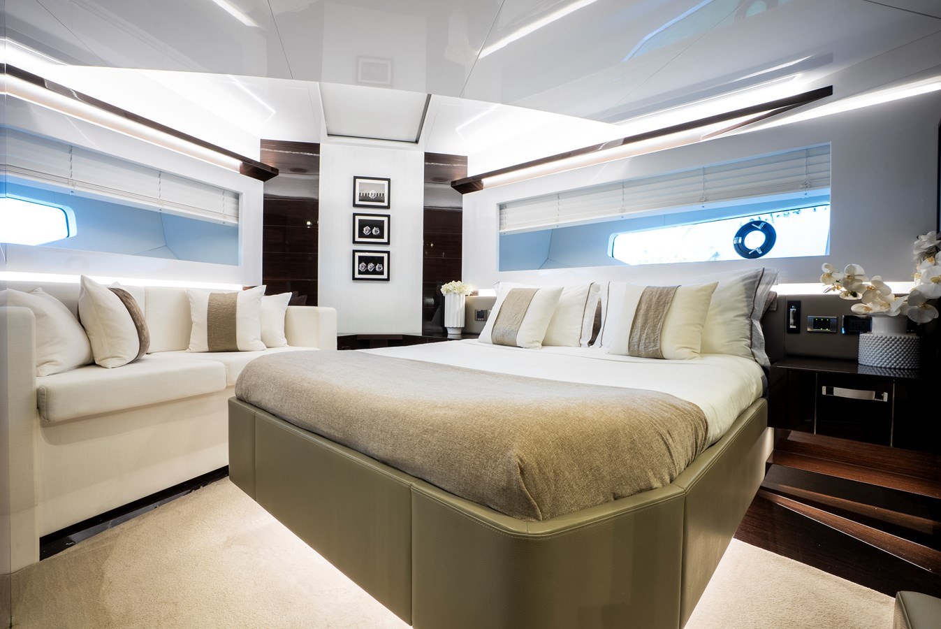 https://arconyachts.ams3.digitaloceanspaces.com/90501/conversions/large_4825003-optimize.jpg