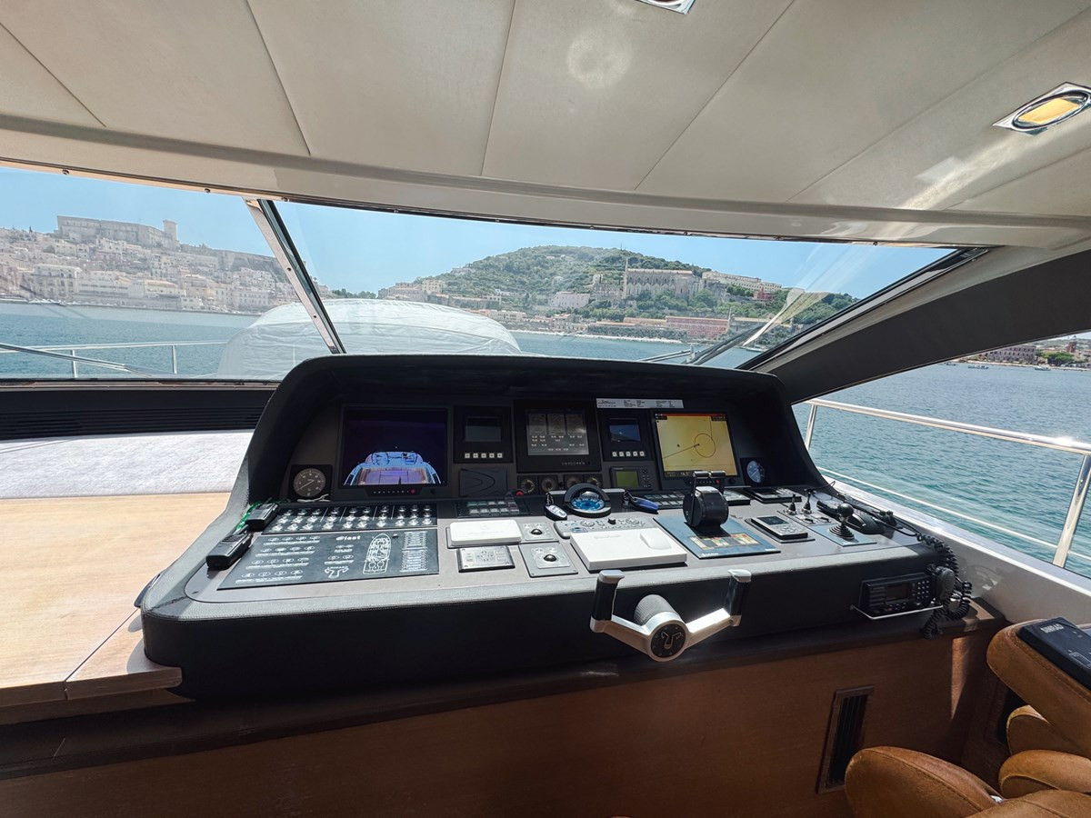 https://arconyachts.ams3.digitaloceanspaces.com/90510/conversions/large_4770020-optimize.jpg