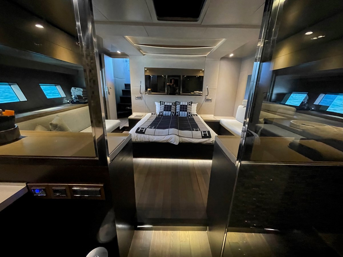 https://arconyachts.ams3.digitaloceanspaces.com/90642/conversions/large_3726490-optimize.jpg