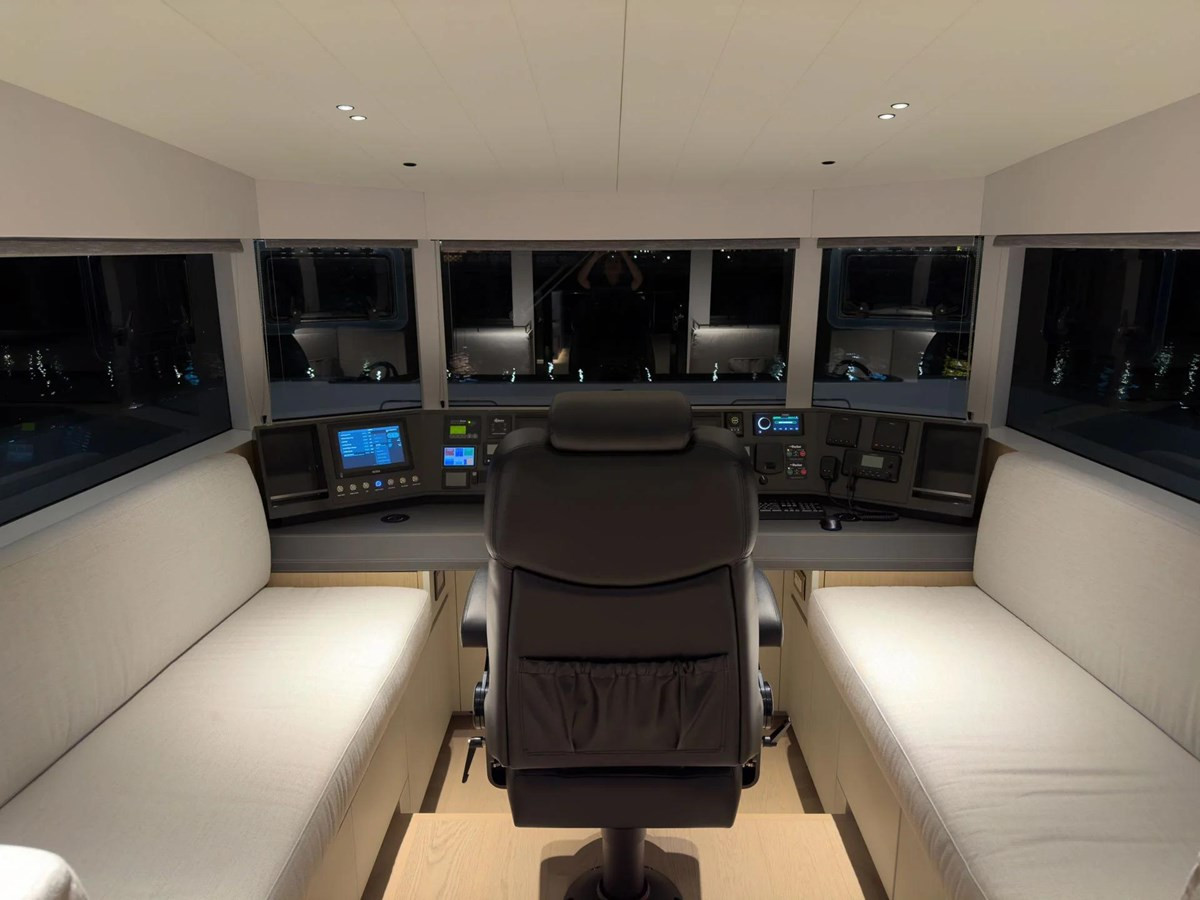 https://arconyachts.ams3.digitaloceanspaces.com/90880/conversions/large_4227392-optimize.jpg