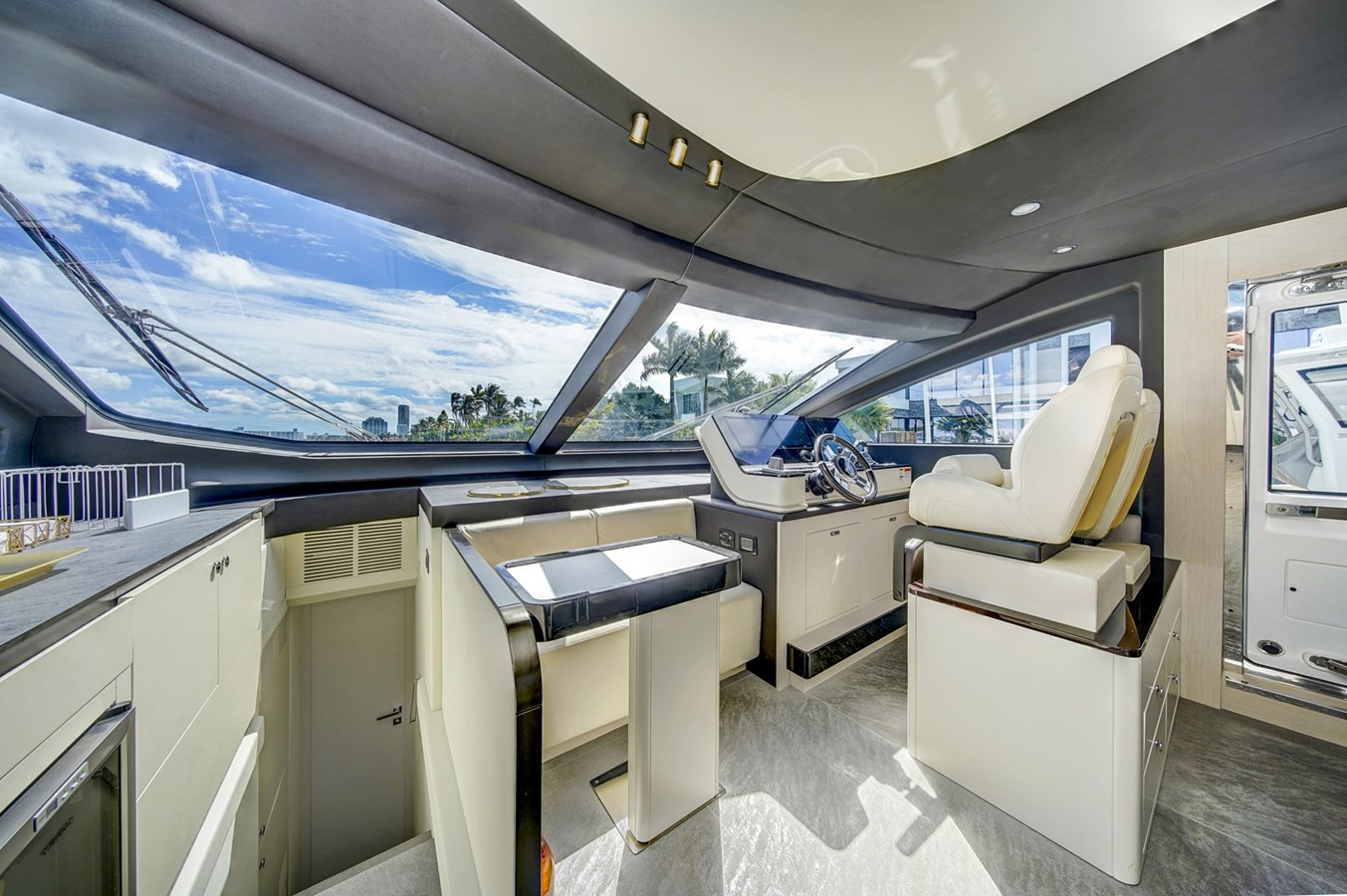 https://arconyachts.ams3.digitaloceanspaces.com/90990/conversions/large_4843065-optimize.jpg