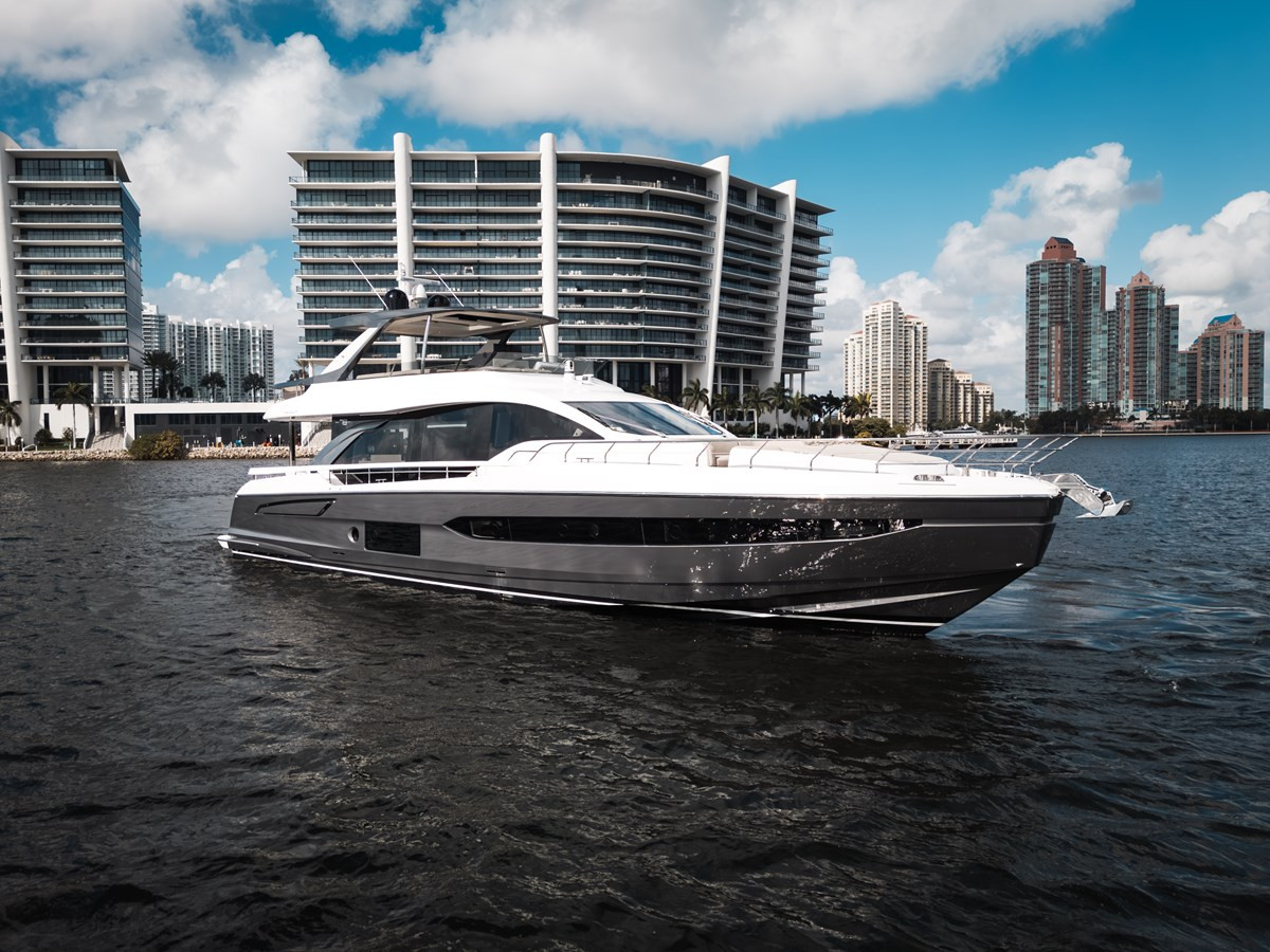 https://arconyachts.ams3.digitaloceanspaces.com/91083/conversions/large_4449394-optimize.jpg