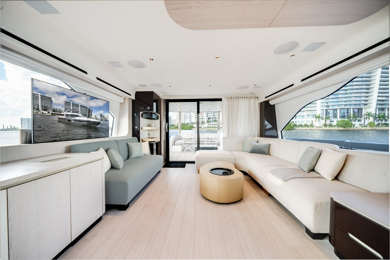 https://arconyachts.ams3.digitaloceanspaces.com/91143/conversions/large_4688904-optimize.jpg