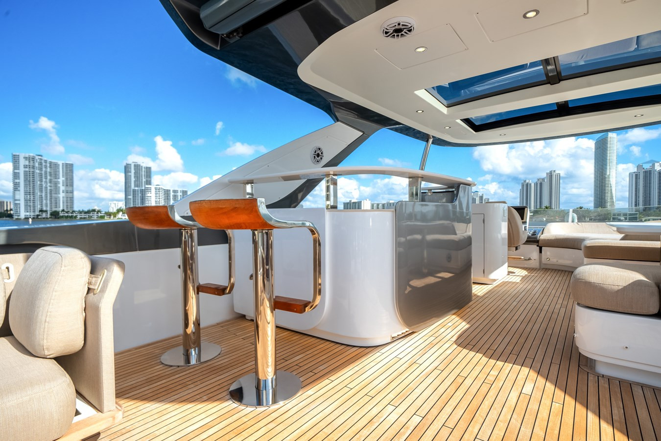 https://arconyachts.ams3.digitaloceanspaces.com/91211/conversions/large_4688932-optimize.jpg