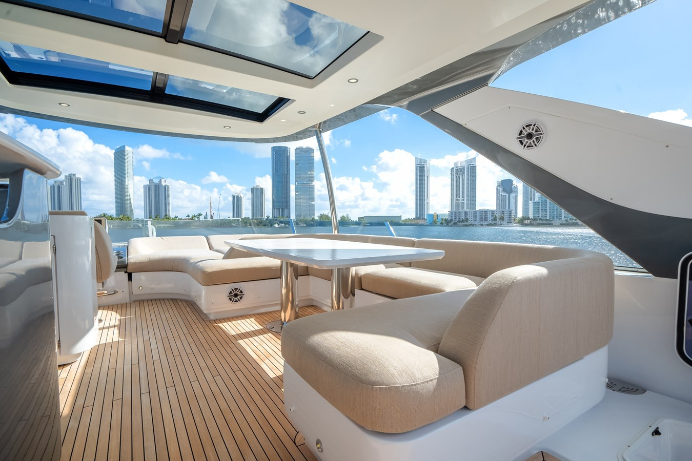 https://arconyachts.ams3.digitaloceanspaces.com/91214/conversions/large_4688933-optimize.jpg