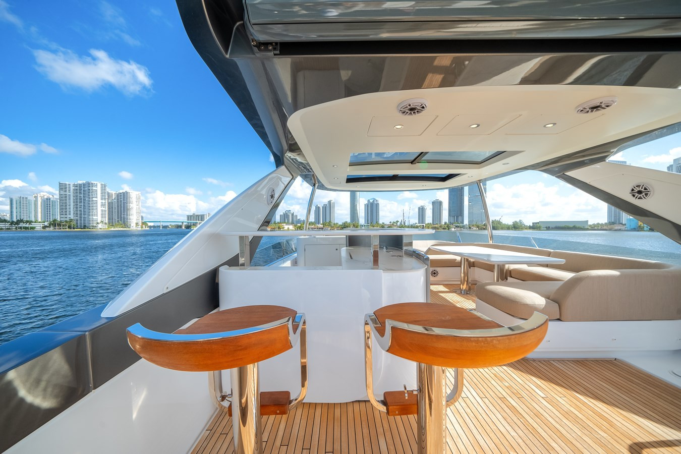 https://arconyachts.ams3.digitaloceanspaces.com/91218/conversions/large_4688935-optimize.jpg