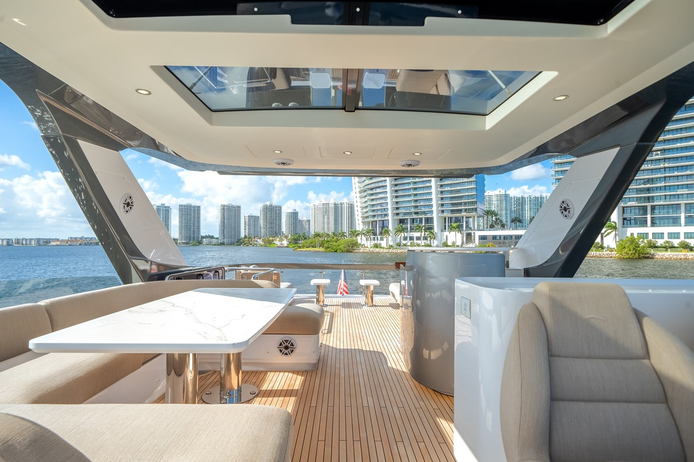 https://arconyachts.ams3.digitaloceanspaces.com/91224/conversions/large_4688937-optimize.jpg