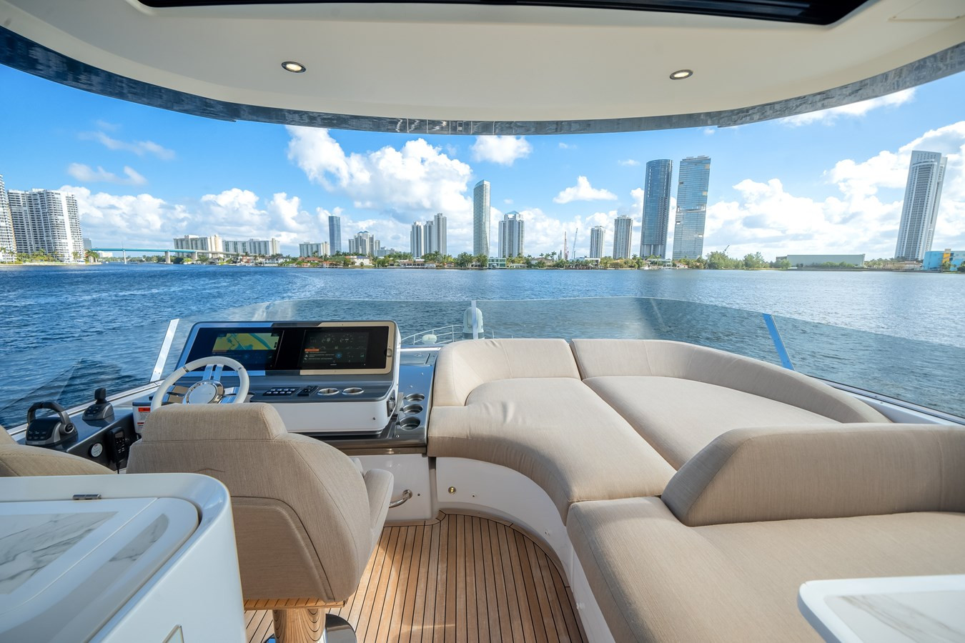 https://arconyachts.ams3.digitaloceanspaces.com/91228/conversions/large_4688939-optimize.jpg