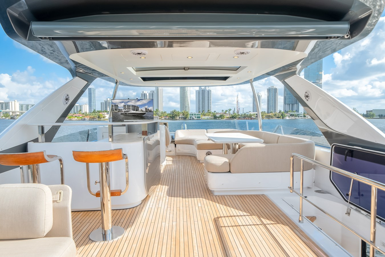 https://arconyachts.ams3.digitaloceanspaces.com/91233/conversions/large_4688941-optimize.jpg