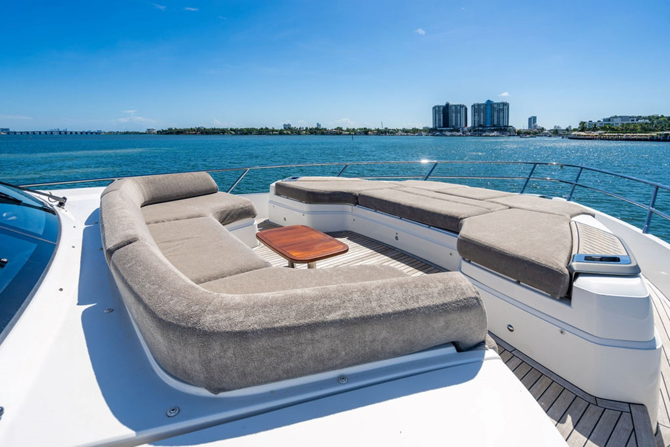 https://arconyachts.ams3.digitaloceanspaces.com/91297/conversions/large_4725885-optimize.jpg