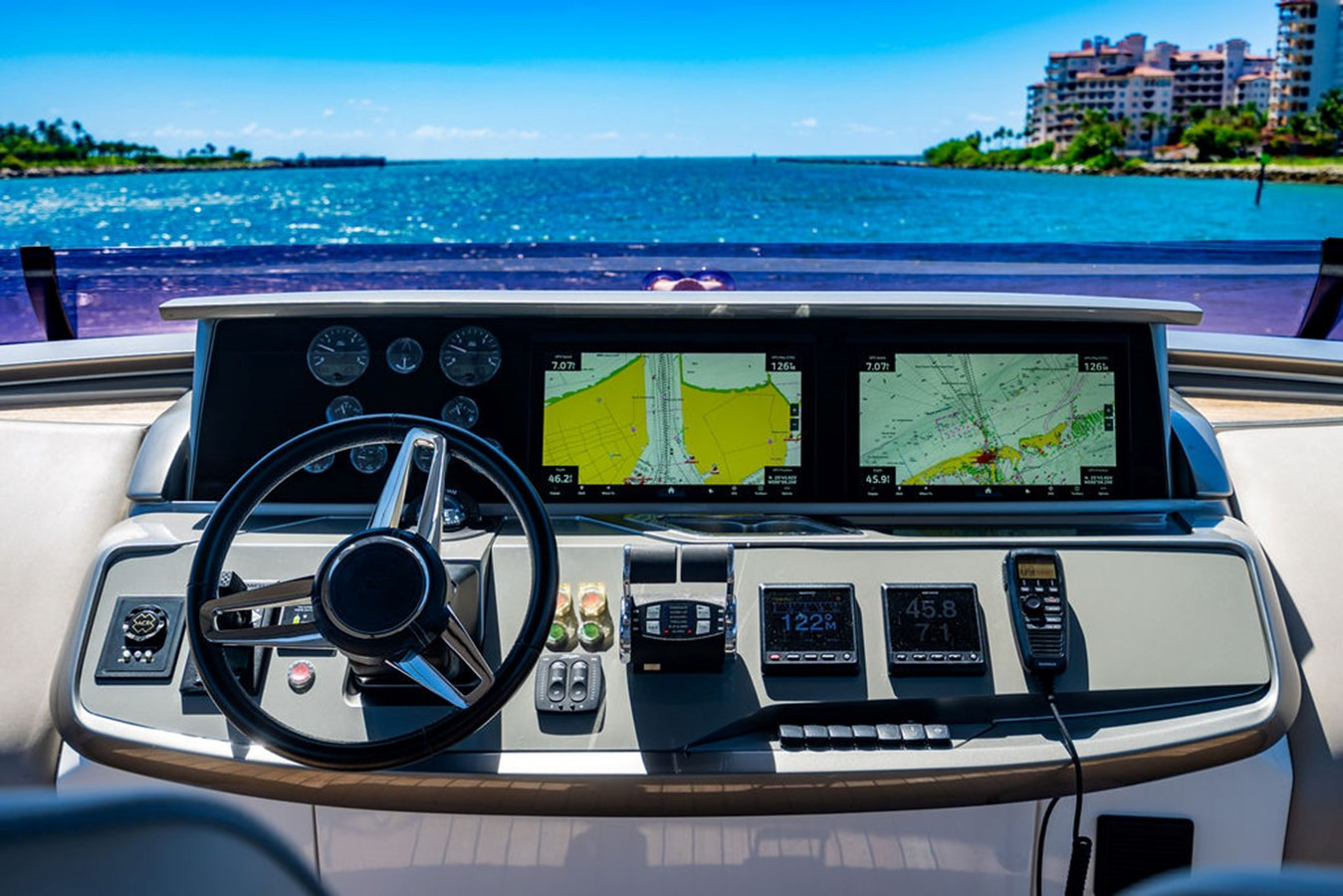 https://arconyachts.ams3.digitaloceanspaces.com/91300/conversions/large_4725886-optimize.jpg