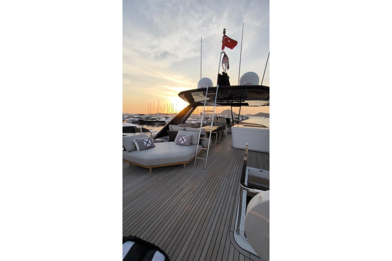 https://arconyachts.ams3.digitaloceanspaces.com/91335/conversions/large_4522234-optimize.jpg