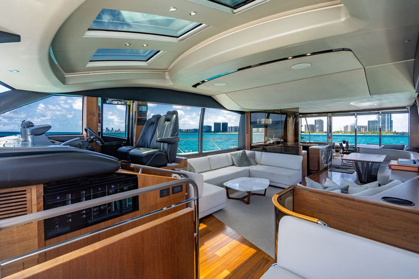 https://arconyachts.ams3.digitaloceanspaces.com/91336/conversions/large_4725901-optimize.jpg